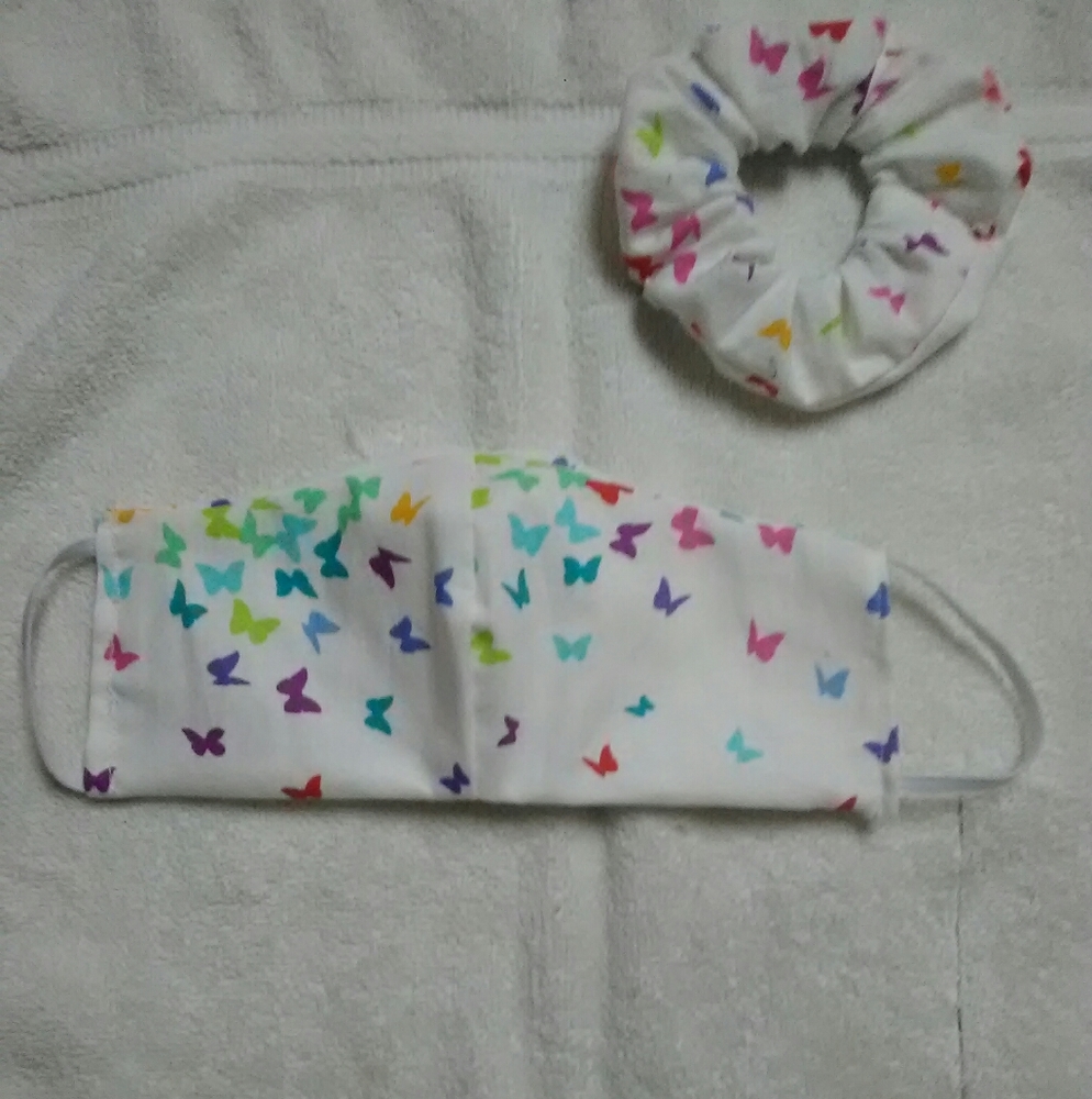 Face mask with scrunchie